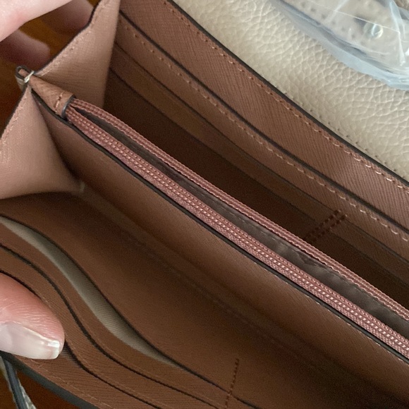 New. Kate spade purse.  Flowers on side.  Very pretty.  Strap. - Picture 7 of 9